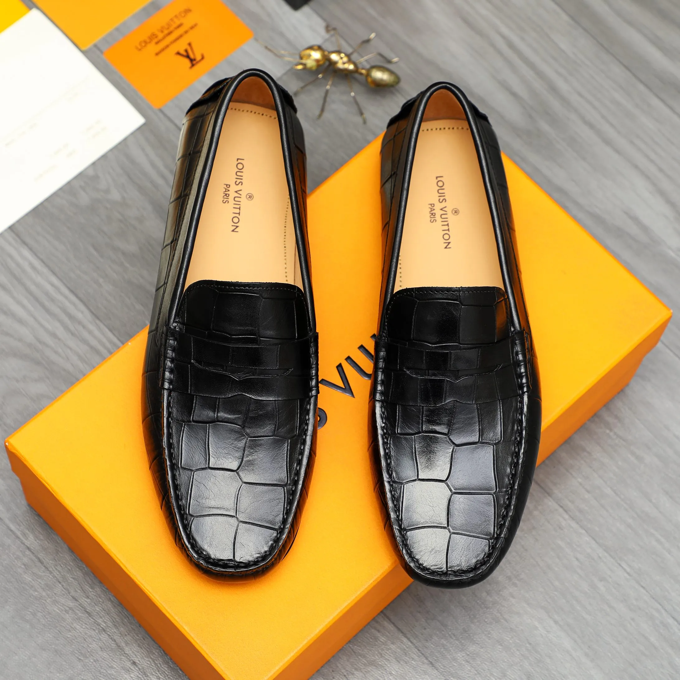 Men's shoes 💰380 Product trademark: LV "Louis Vuitton" casual slip-on shoes Regular size: 38-45 (45 is custom-made and non-returnable) Product materials: Selected stone pattern embossed cowhide upper, pigskin lining, rubber outsole